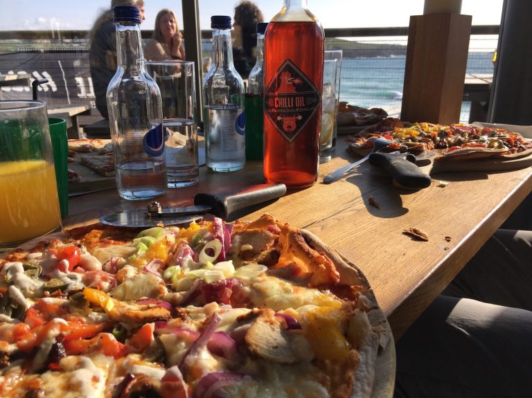 Pizza im Stables am Fistral Beach, Cornwall
